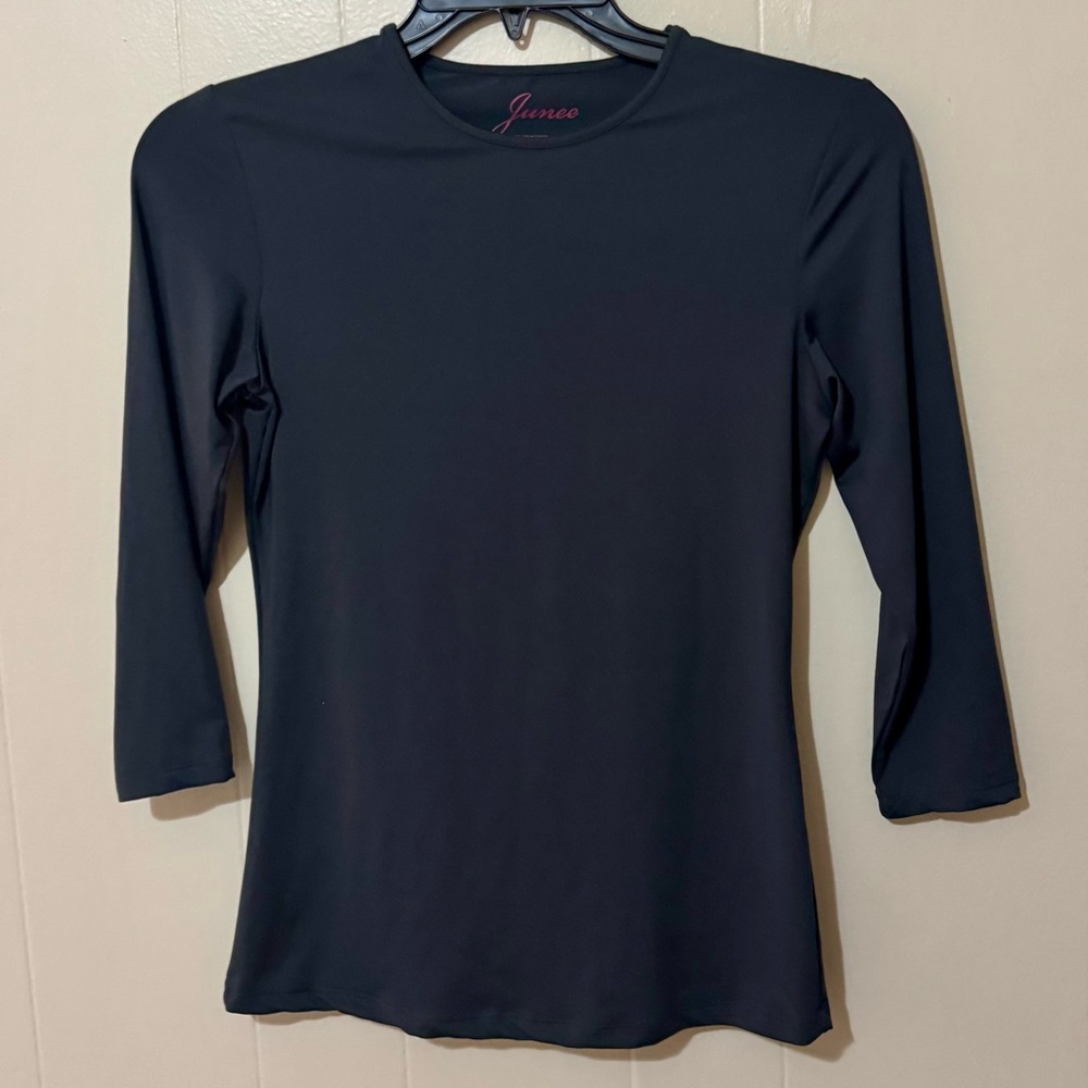 Fitted dark gray 3/4 Sleeve shell/ Jersey